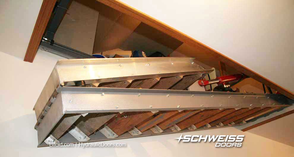 Hydraulic stair fold neatly into ceiling