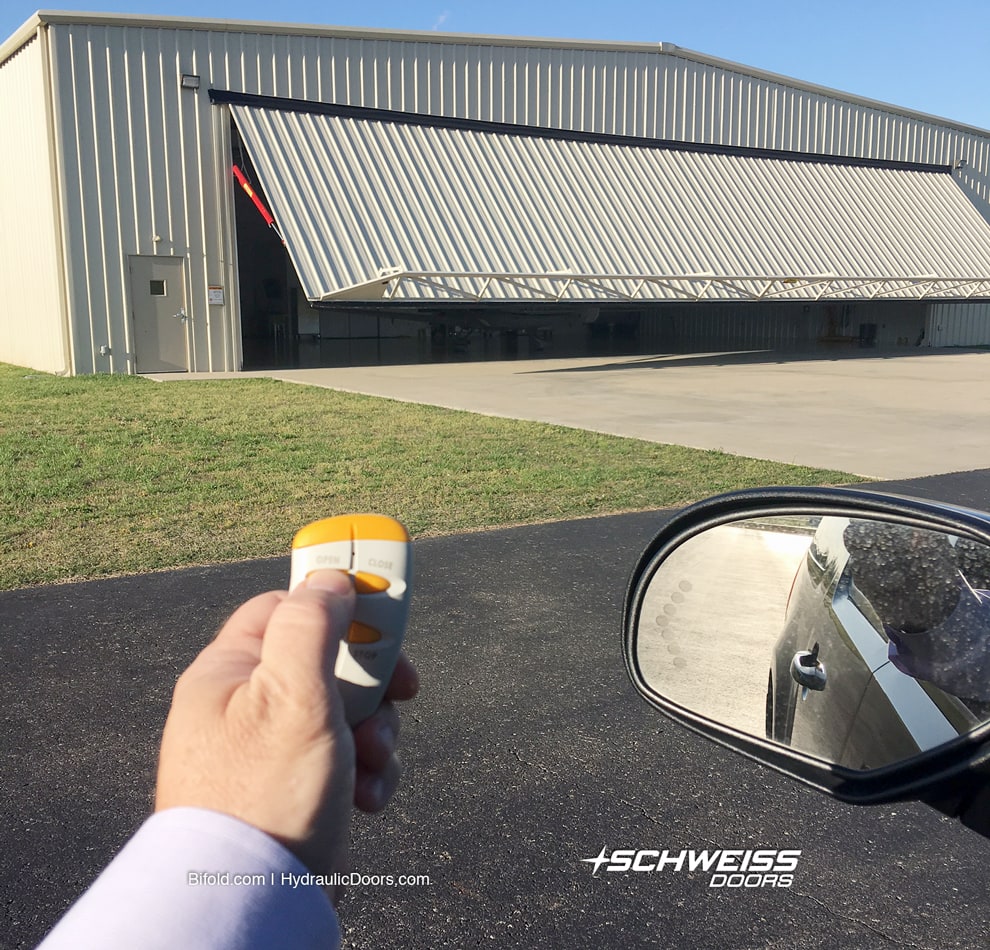 Schweiss Hydraulic Door opening from remote car.